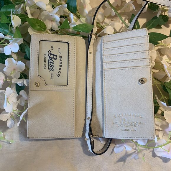 G.H. Bass & Co. Womens Cream Leather Crossbody Wallet - Picture 5 of 9